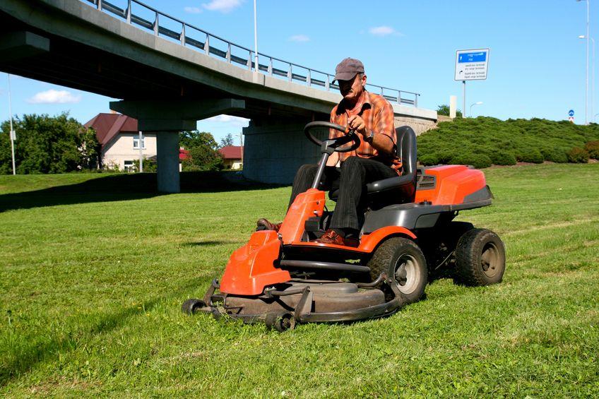 Pracovník na sečení trávy – Prostějov
